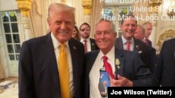 Дональд Трамп и Джо Уилсон, 12 января 2025 года