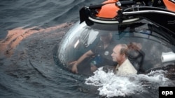 Путин диңгез төбенә төшә