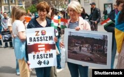 Під час акції з вимогою зупинити збройну агресію Росії проти України. Будапешт, Угорщина, 8 березня 2022 року