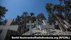 Під час вшанування пам’яті жертв політичних репресій на території національного історико-меморіального заповідника «Биківнянські могили». Биківня, 19 травня 2019 року