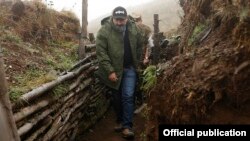 Nagorno-Karabakh - Armenian Prime Minister Nikol Pashinian walks through Karabakh Armenian trenches on "the line of contact" with Azerbaijan, September 18, 2018.
