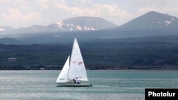 Առագաստանավ Սևանա լճում, արխիվ