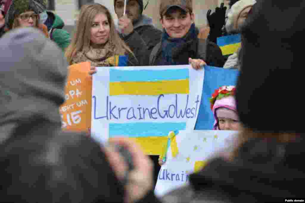 Митинг в Берлине (фото Facebook Julia Onyschenko)