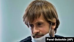 Pyotr Verzilov attends a hearing in a court in Moscow on June 25, 2020.