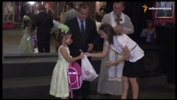 Івано-франківським дітям-сиротам до Дня знань подарували портфелі