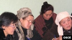 Күйөөсүнөн келтек жеген аялдардын көбү минтип көйгөйүн ачык талкуулай алышпайт