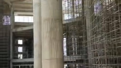 Diňle: 'Iň uly metjidiň' aýdylmaýan bahasy adamlarda nägilelik döredýär