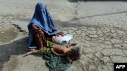 آرشیف - یک گدا در شهر کابل