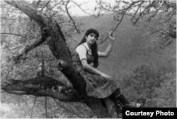 Nuridə Atəşi gənc yaşında