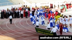 Aşgabatda Garaşsyzlyk gününe görülýän taýýarlyk çäreleriniň biri (Arhiw suraty)