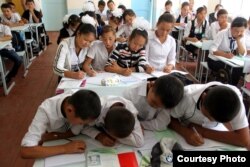 Озерное айылындагы мектеп окуучулары. 2014-жыл