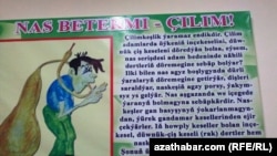 Aşgabadyň keselhanalarynyň birinde ýerleşdirilen plakat