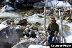 Медербек в горах Кыргызстана. Во время съемок.