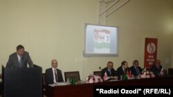 Сафири Русия ҳини суханронӣ дар Донишгоҳи миллии Тоҷикистон роҷеъ ба нақши забонӣ русӣ.