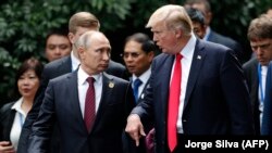 Путин жана Трамп APEC саммити учурунда. 11-ноябрь, 2017-жыл.