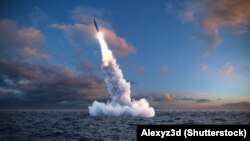 Запуск баллистической ракеты из-под воды