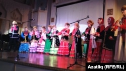 "Ак тирмә" төркеме чыгыш ясый