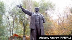 Лениндин Алматыдагы эстелиги. 18-октябрь 2006