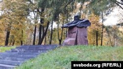 Прыступкі з трэшчынамі (выгляд да рамонту)