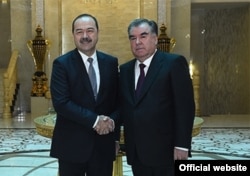 Президент Э.Рахмон өзбек өкмөт башчысы А.Ариповду кабыл алды. Дүйшөмбү ш. 10.1.2018.