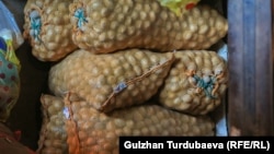 Бишкектеги базарлардын бири.