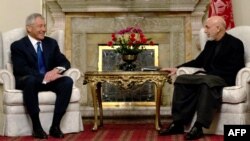 Хамид Карзай и Чак Хейгел в Кабуле