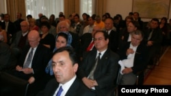 Мулоқот бо Эмомалӣ Раҳмон дар сафорати Тоҷикистон дар Олмон, моҳи июли соли 2011