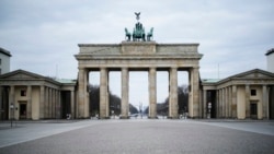 Берлиндеги ээн калган Бранденбург дарбазасы. 19-март, 2020-жыл.