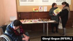 Почти год прошел со дня присоединения Грузии к Конвенции ООН о правах лиц с ограниченными возможностями, но проблемы остаются неизменными: образование, включение этих людей во все программы, действующие в масштабе страны, и, конечно, их трудоустройство