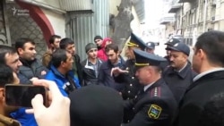 "AzərİnşaatServis"dən pullarını ala bilməyən fəhlələr yürüş etdi