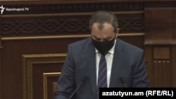 Գլխավոր դատախազ Արթուր Դավթյանը ԱԺ ամբիոնից ներկայացնում է ԲՀԿ առաջնորդ Գագիկ Ծառուկյանին անձեռնմխելիությունից զրկելու միջնորդությունը, Երևան, 16-ը հունիսի, 2020թ.