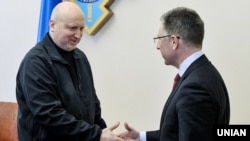 (ліворуч) і спеціальний представник Держдепартаменту США з питань України Курт Волкер. Київ, 24 січня 2018 року