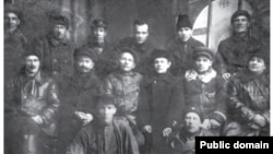 Совет бийлигине кызмат кылгандардын көбү кийин "эл душманы" катары жок кылынган.