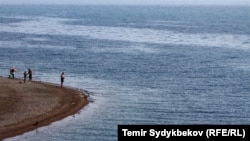 Ысык-Көл жээги. Архивдик сүрөт.