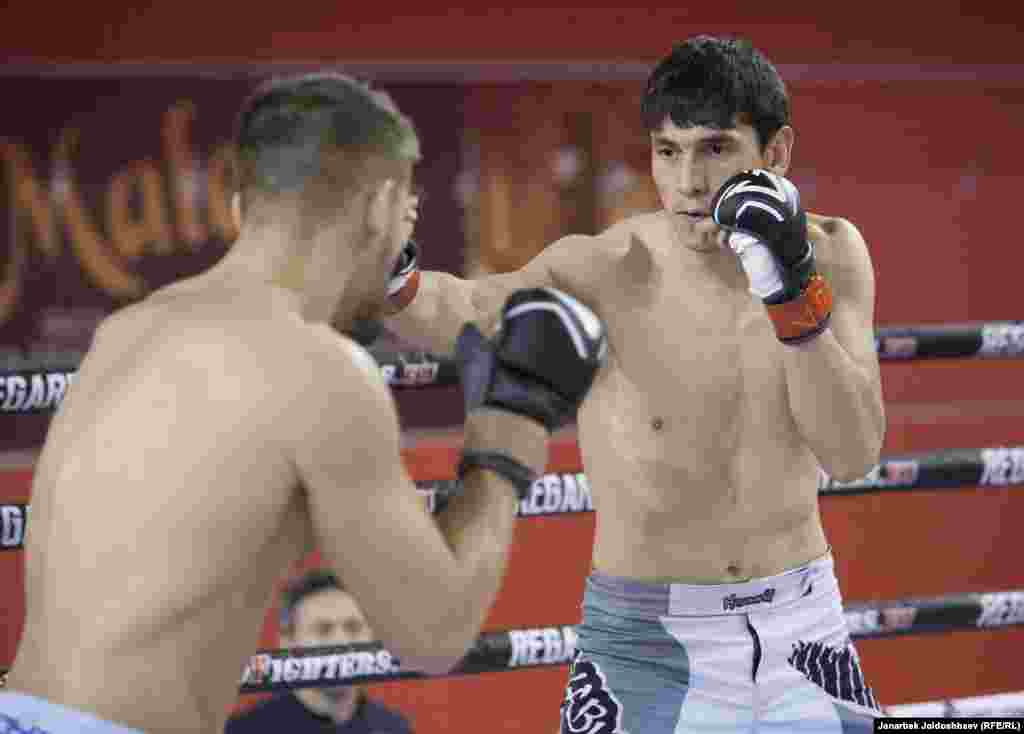 Бекназар Кайназар уулу рингде