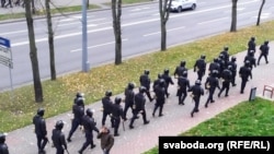 Міліцыя ў Горадні разганяе акцыю ў падтрымку страўкоўцаў заводу «Азот». 