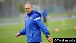 Հայաստանի ֆուտբոլի հավաքականի մարզիչ Խոակին Կապառոս, 2021թ.