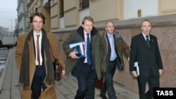 Скотленд-Ярдом очень активно изучался материал, просматривались все возможности