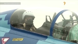 Порошенко політав на модернізованому Су-27 (відео)