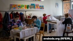 Шыцьцё мэдычных касьцюмаў у Горадзенскім дзіцячым госьпісе
