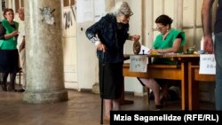 Обещания решить проблемы города, которые слышат тбилисские избиратели, не меняются уже много лет. Наверное, поэтому сегодня большинство моих респондентов не смогли ответить на вопрос, что именно заставило их проголосовать за того или иного кандидата