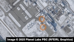 Два з трох прывезеных 17 жніўня 2024 году ў Беларусь Airbus 330-200 прыпаркаваныя ў Нацыянальным аэрапорце „Мінск“ 13 лютага 2025 году. Спадарожнікавы здымак кампаніі Planet Labs