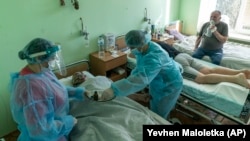 Україна є однією з останніх в регіоні країн, яка розпочинає щеплення свого населення. Після кількох затримок Україна нарешті отримала 500 000 доз вакцини AstraZeneca, що продається під назвою Covishield