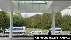 На території готелю «Ріксос Прикарпаття» у Трускавці десятки поліцейських та працівників державної охорони