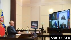 Ռուսաստանի նախագահ Վլադիմիր Պուտինը քննարկում է Լեռնային Ղարաբաղում մարդասիրական առաքելություն իրականացնելու հարցը, Նովո Օգարևո, 13 նոյեմբերի, 2020թ.
