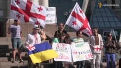 Новий «вид» російської окупації. Українці та грузини протестують