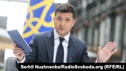 Володимир Зеленський вказав на існування Переліку осіб, які створюють загрозу національній безпеці – його фігурантам вже заборонені виступи в Україні