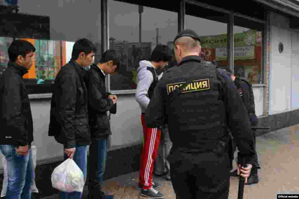 Рынок в Ясенево. Фото пресс-службы  ГУ МВД России по г. Москве