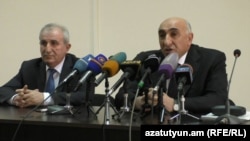 Министр территориального управления Давид Локян представляет новоназначенного губернатора Ширакской обалсти Овсепа Симоняна, март 2016 г․