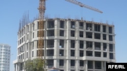 Ak Muhammet Welsaparyň pikirine görä, ýurtda uly gurluşyk proýektlerine gol çekilende, onuň maliýe tarapyna ekspertler keseden baha bermeli.